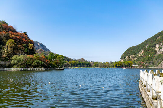 翠华山天池秋景