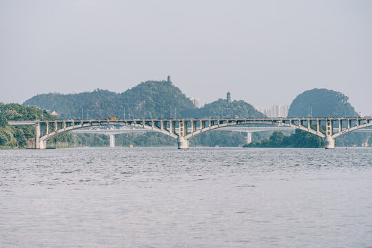 广西柳州壶东大桥与蟠龙山双塔