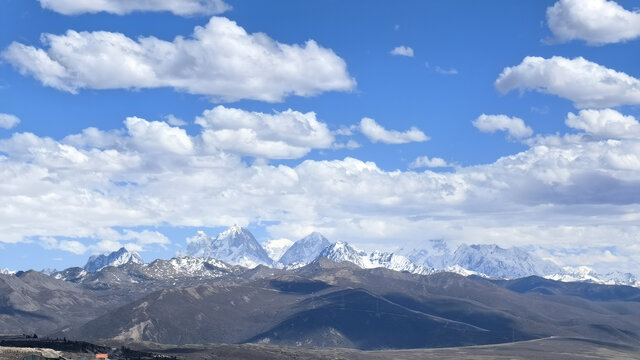 贡嘎群山