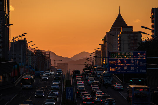 夕阳西下后的北三环