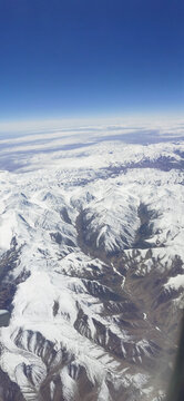 高空俯瞰雪山