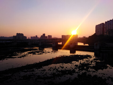 城市水坝夕阳风光