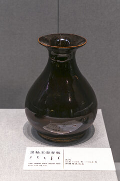 黑釉玉壶春瓶