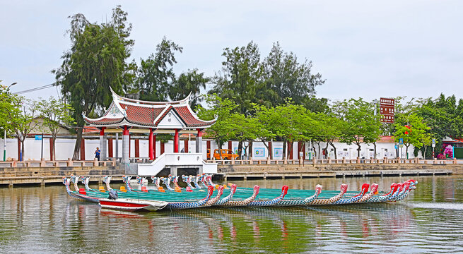 中国民俗端午节赛龙舟亭子风景