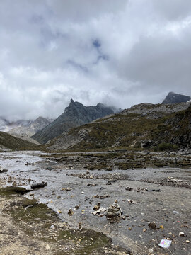 高山沟壑