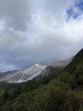 雪山峡谷