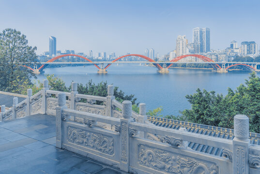 蓝天下的柳州柳江和文惠桥