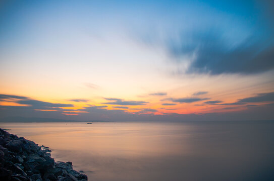 海上日出