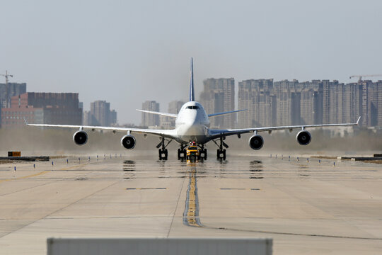 波音B747飞机滑行