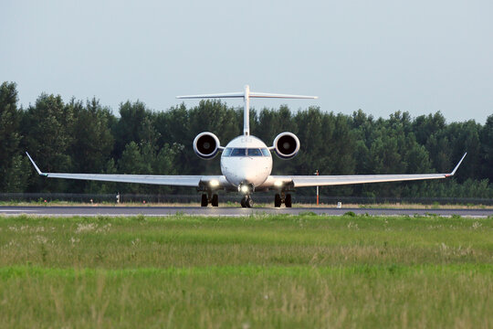 CRJ900飞机正面