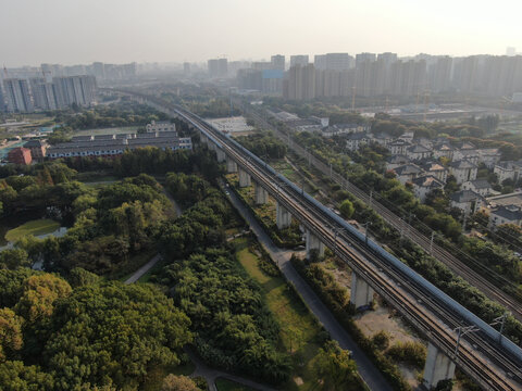 高铁与住宅