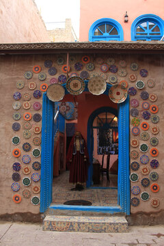 喀什古城彩色盘子房门