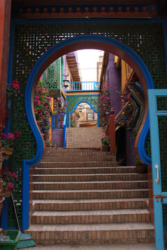 喀什阿热亚路彩色门框阶梯