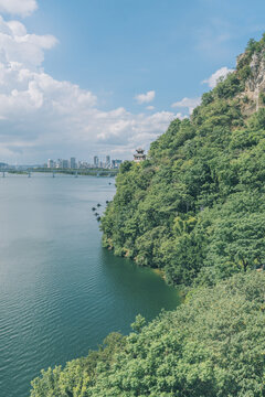 广西柳州东台山城市山水风光