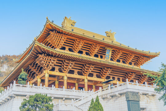 蓝天下的广西柳州文庙大成殿