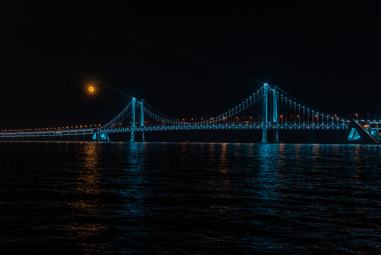 海上超级月亮和跨海大桥