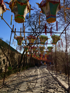 朱家峪村路石板路节日灯笼