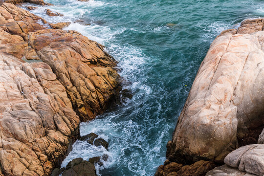 青岛礁石大海海浪惊涛骇浪