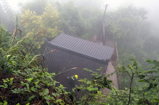 丹霞洞石窟景区