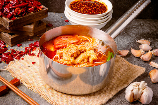 番茄汤酥肉火锅米线