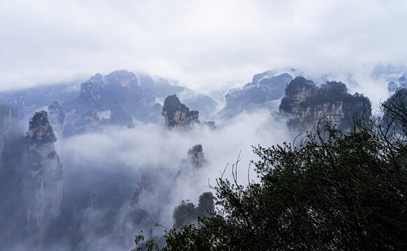 烟雨中的张家界