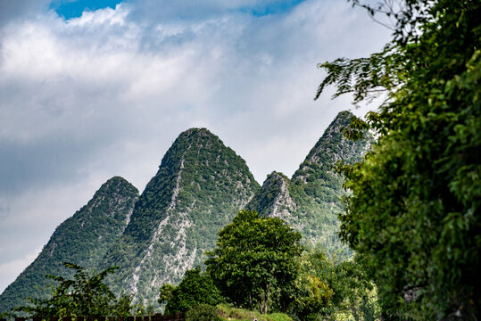 万峰林山头特写