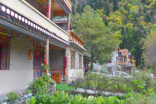 最美藏寨羊茸藏寨藏式民居