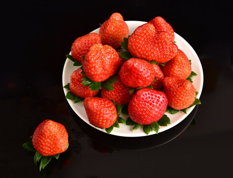 棚拍新鲜草莓