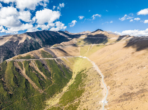 国道351县穿越夹金山