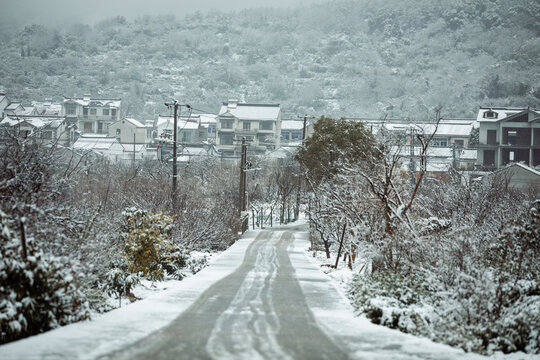 西山古村雪路