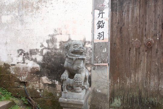 齐云山石狮雕像