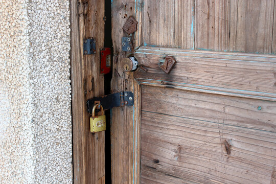 破旧门锁