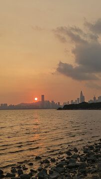 日落时分的深圳湾公园