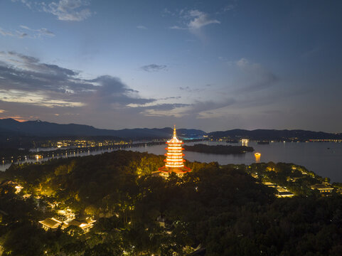 杭州西湖雷峰塔夜景