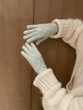 灰色保暖手套