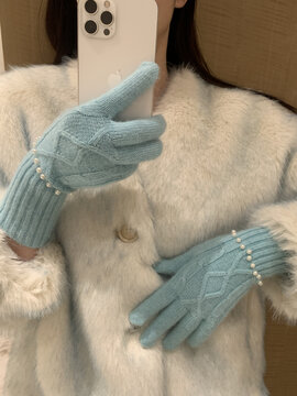 浅蓝色手套