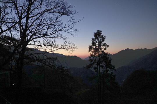 东山日出