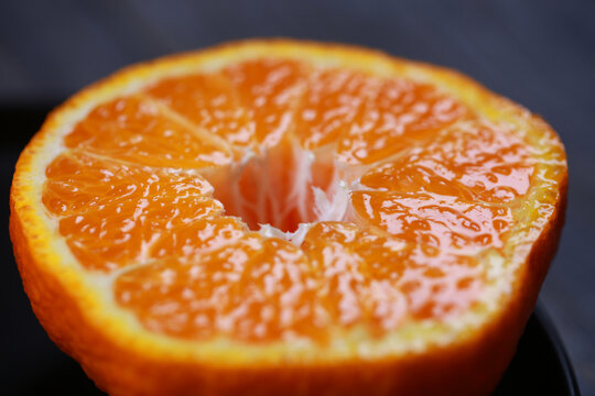 丑橘子横切