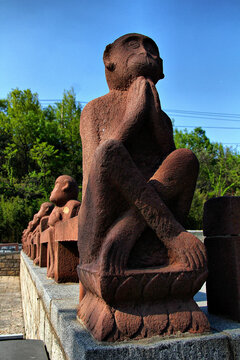 花果山石猴雕塑