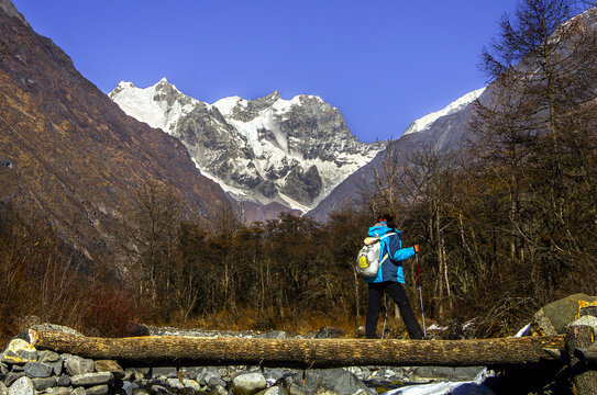 贡嘎山徒步旅行