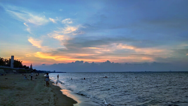 海边夕阳云彩风景