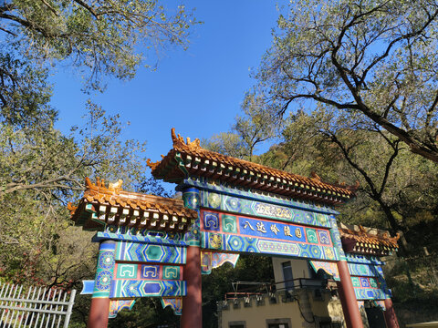 北京八达岭陵园大门