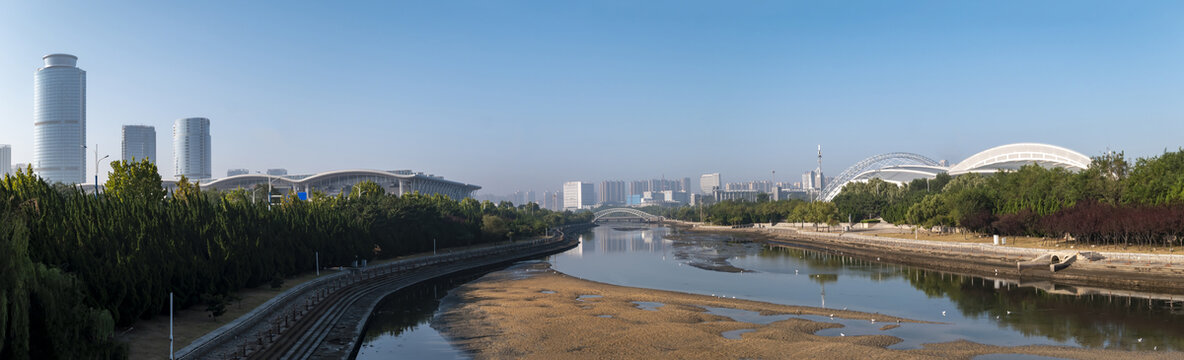 烟台城市天际线和体育馆