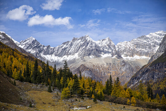 秋天的四姑娘山景区风光