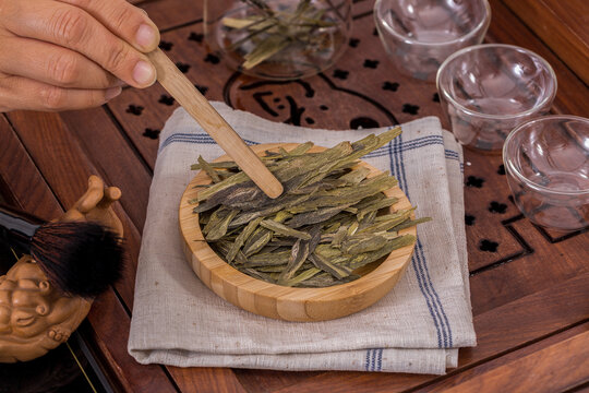 泡茶师泡大叶茶