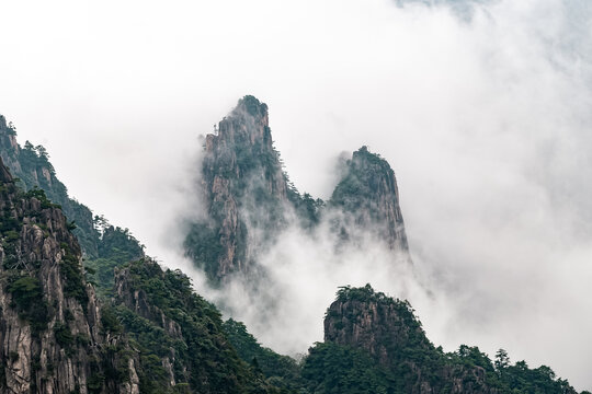 黄山奇石云海