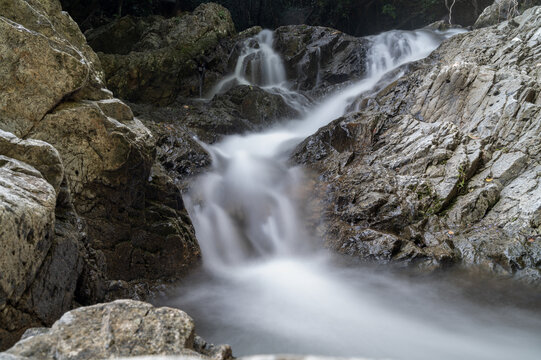 小溪流水