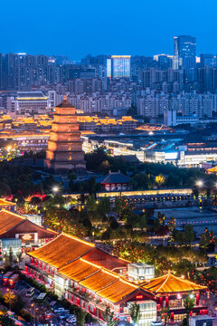 中国西安大雁塔文化休闲景区夜景