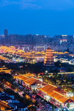 中国西安大雁塔文化休闲景区夜景