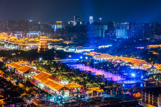 中国西安大雁塔文化休闲景区夜景